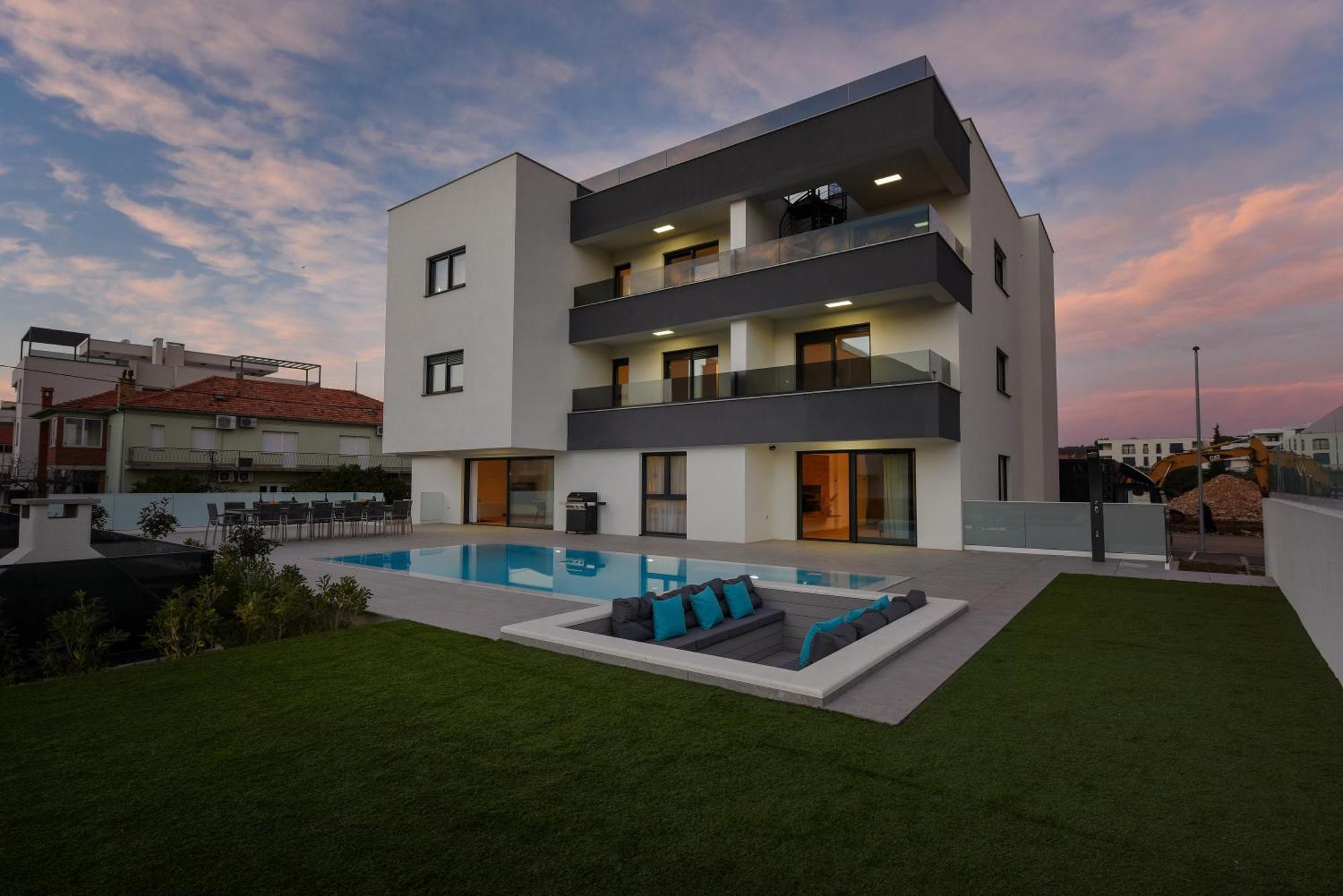Fux Luxury Infinty-pool